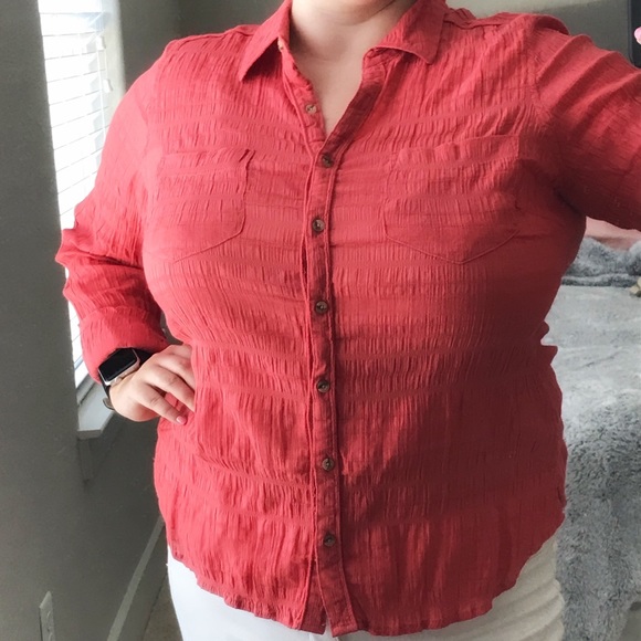 FINAL SALE - NWT Lightweight Coral Button Down - Picture 4 of 4